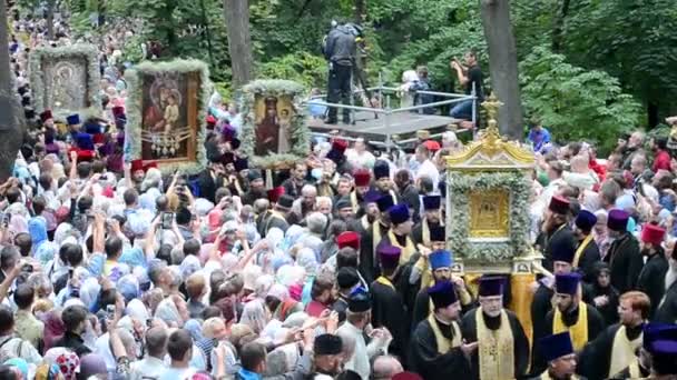 Tusende firandet årsdagen av vila av St. Vladimir i Kiev, Ukraina. — Stockvideo
