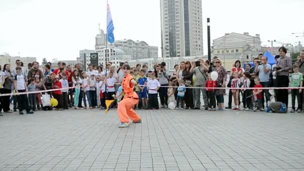 Female in red kimono, Sports exhibition 2014 - kids sport festival in Kiev, Ukraine. — Stock Video