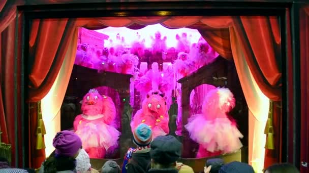 Galerias de Natal decoradas Lafayette loja de departamento em Paris, França . — Vídeo de Stock