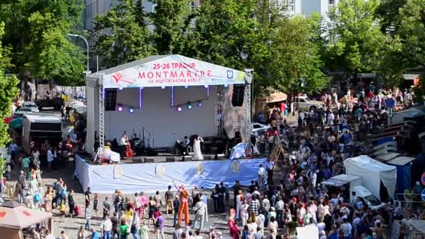 Montmartre, kijews stadtfest in kijew, ukraine. — Stockvideo
