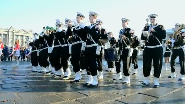 Grand Parade (La Grande Parade de Paris - Champs Elysees) in Parijs, Frankrijk. — Stockvideo