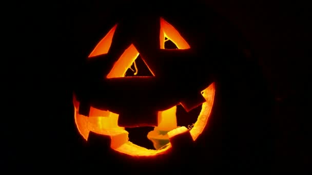 Mostro, Halloween zucca lampeggiante su sfondo nero . — Video Stock