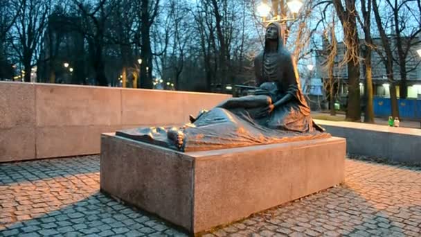 Monumento a la masacre de Katyn en Wroclaw (alias Breslau), Polonia . — Vídeos de Stock