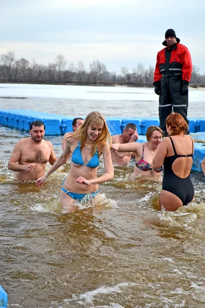 Epiphany in de buurt van Svjato-Pokrovskiy-kathedraal in Kiev, Oekraïne. — Stockfoto