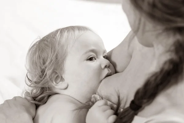Bebé en período de lactancia —  Fotos de Stock