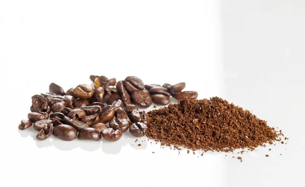 Coffee grains and Grinded — Stock Photo, Image