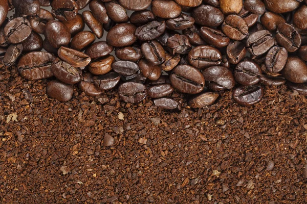 Kaffe kärnor och Grinded — Stockfoto