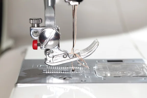 Sewing machine sewing — Stock Photo, Image