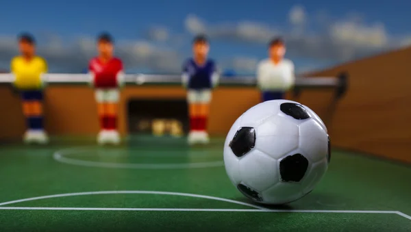 Futbolín fútbol de mesa. mini futbolistas deporte equipo — Foto de Stock