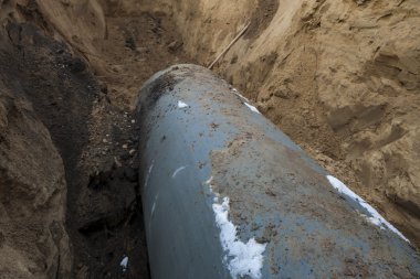Kanalizasyon boru hendek Earth'te
