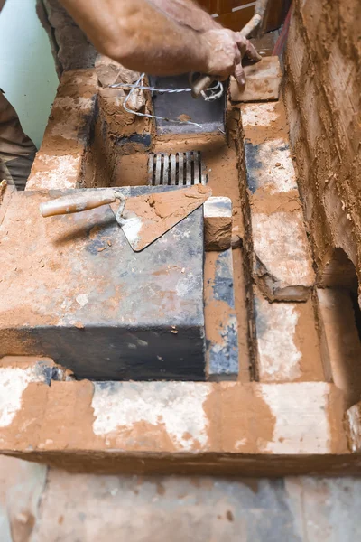 粘土やレンガのオーブン修理と赤レンガ — ストック写真