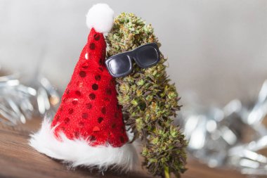 Esrarlı yeni yıl hikayesi. Büyük kenevir konisi Noel süslemesi