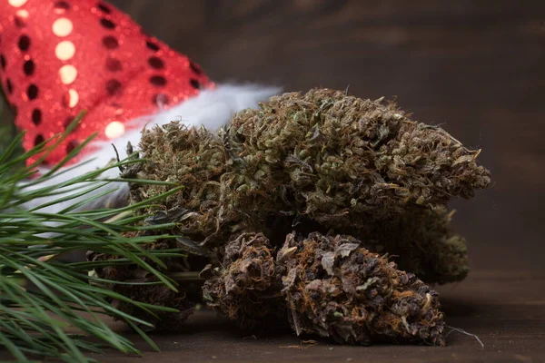 Grande Cono Cannabis Decorazione Natalizia Marijuana Vicino Germogli Canapa — Foto Stock