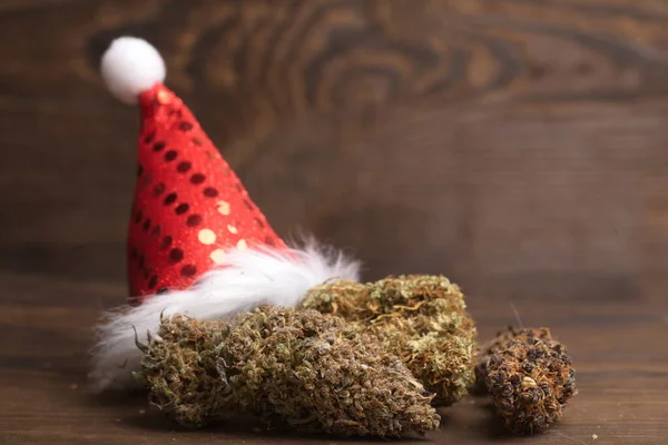 Grande Cone Cannabis Decoração Natal Marijuana Perto Botões Cânhamo — Fotografia de Stock