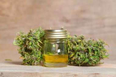 Tıbbi marihuana. Esrar Indica. CBC yağı. ot tomurcukları