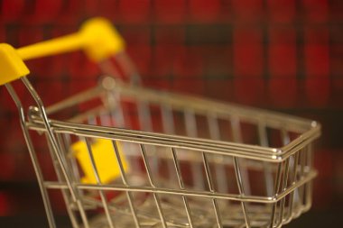 Evden bilgisayar kullanarak online alışveriş. bilgisayar klavyesi