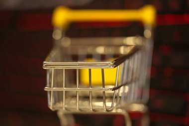 Evden bilgisayar kullanarak online alışveriş. bilgisayar klavyesi