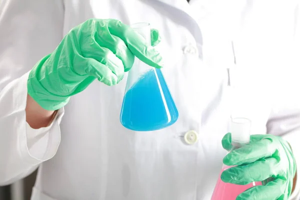 Chemisch Laboratorium Plastic Verpakking Laboratorium Assistent Meisje Testen — Stockfoto