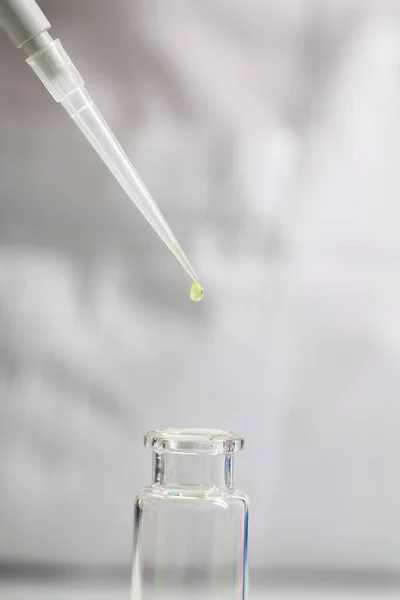 Chemielabor Kunststoffverpackung Laborantin Mädchen Testen — Stockfoto