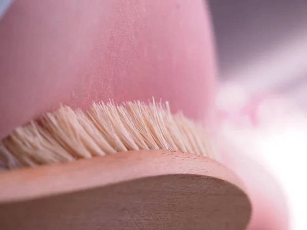 Mujer Haciendo Masaje Celulitis Con Cepillo Casa —  Fotos de Stock