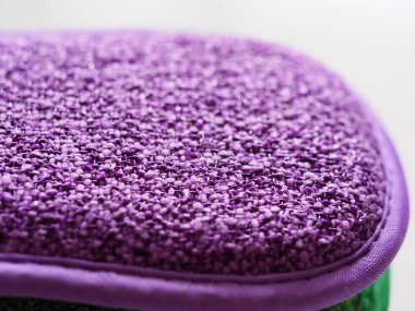 Mutfak için çift taraflı naylon iplik temizleme süngeri. Yağ ve toprak birikintileri için güçlü bir ajan. Toprağı mükemmel emiyor, antibakteriyel özellikleri var ve mikropları öldürüyor..