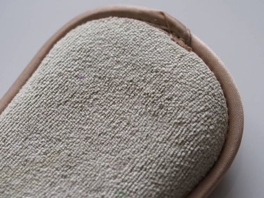 Mutfak için çift taraflı naylon iplik temizleme süngeri. Yağ ve toprak birikintileri için güçlü bir ajan. Toprağı mükemmel emiyor, antibakteriyel özellikleri var ve mikropları öldürüyor..