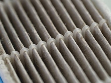 Robot elektrik süpürgesinde kirli toz filtresi