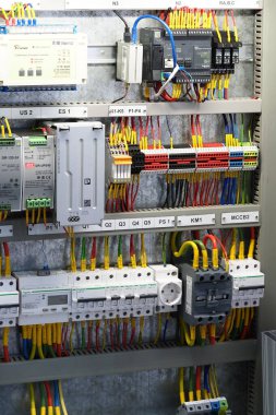 Beyaz Rusya, Minsk, 2021. Sokak ışıkları için endüstriyel elektrik kutusu