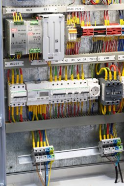 Beyaz Rusya, Minsk, 2021. Sokak ışıkları için endüstriyel elektrik kutusu