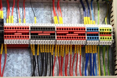 Beyaz Rusya, Minsk, 2021. Sokak ışıkları için endüstriyel elektrik kutusu