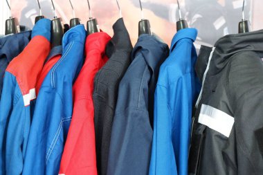 Belarus, Minsk, 2021. Sergi standında koruyucu elektrikli eşyalar.