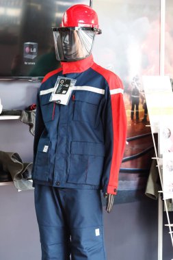 Belarus, Minsk, 2021. Sergi standında koruyucu elektrikli eşyalar.