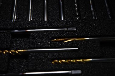 Beyaz Rusya, Minsk, 2021. Bir kutuda Japon muslukları var. metal iplik aracı