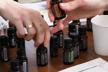 temel doğal yağ doterra şişesi. Beyaz Rusya, Minsk, 2021