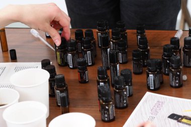 temel doğal yağ doterra şişesi. Beyaz Rusya, Minsk, 2021