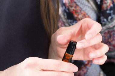 temel doğal yağ doterra şişesi. Beyaz Rusya, Minsk, 2021