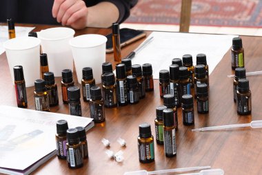 temel doğal yağ doterra şişesi. Beyaz Rusya, Minsk, 2021