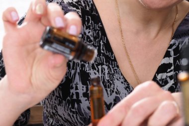 temel doğal yağ doterra şişesi. Beyaz Rusya, Minsk, 2021