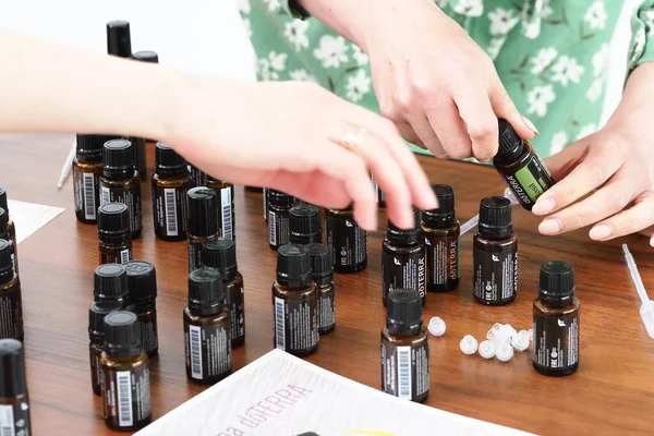temel doğal yağ doterra şişesi. Beyaz Rusya, Minsk, 2021
