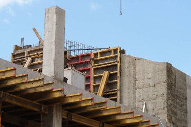 Genişletilmiş kil beton bloklardan yapılmış bir binanın inşaat alanı.