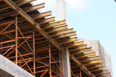 Genişletilmiş kil beton bloklardan yapılmış bir binanın inşaat alanı.