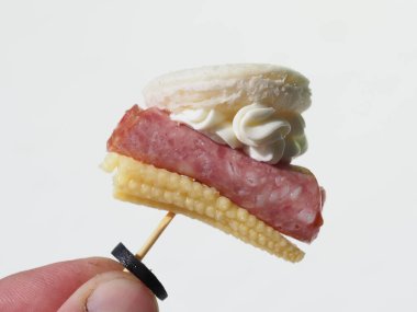 Kürdanlı küçük sandviçler el yapımı kanepeler.