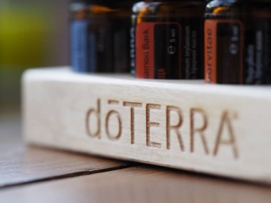 temel doğal yağ doterra şişesi. Beyaz Rusya, Minsk, 2021