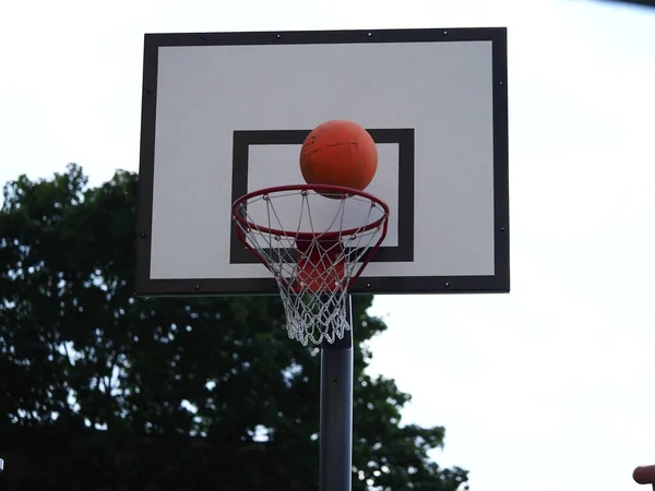 Ball Flies Basketball Hoop Street Game — Stock Photo, Image