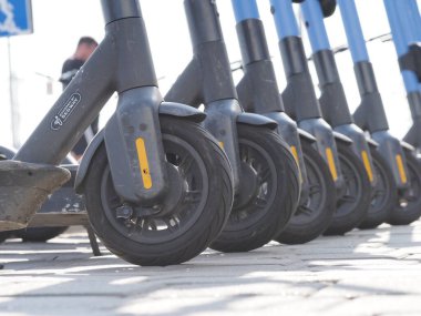 belarus,minsk,2021. Şehirde elektrikli scooter kiralama şirketi var.