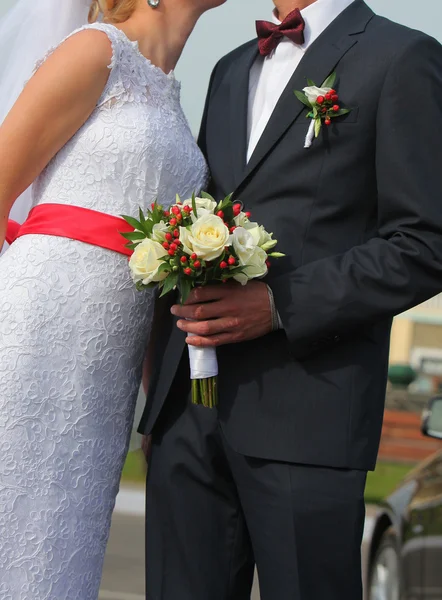 Bride and groom with flowers — Stock Photo, Image