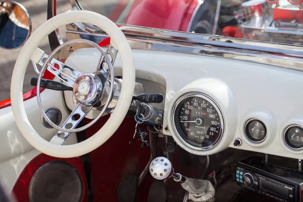 International Festival of retro cars — Stock Photo, Image