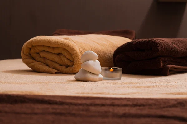 Spa stenen op een handdoek — Stockfoto