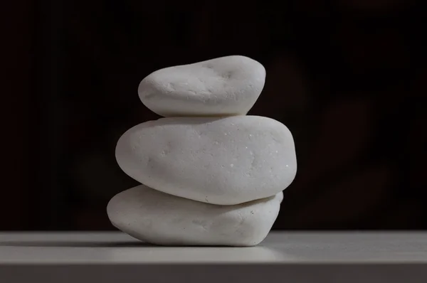 Spa stenar på en handduk — Stockfoto