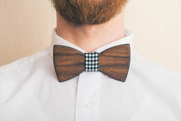 Człowiek z krawata drewniane — Zdjęcie stockowe